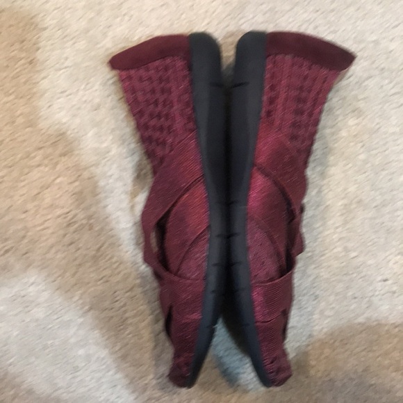 NWOT Comfortview Burgundy Stretch Woven Fabric Crisscross Design Flat Shoe-8WW - Picture 7 of 10
